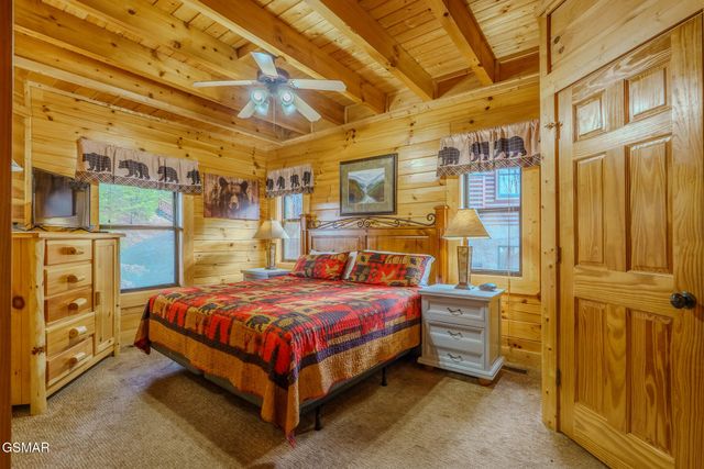 2010 Bear Creek Way, Pigeon Forge, TN 37862