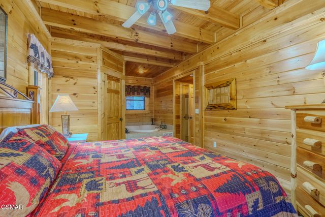 2010 Bear Creek Way, Pigeon Forge, TN 37862