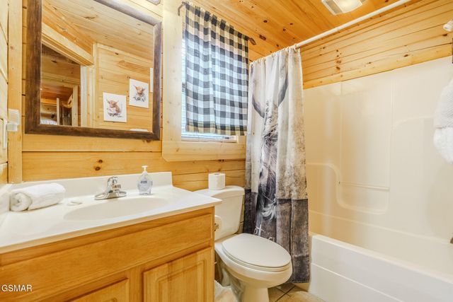 2010 Bear Creek Way, Pigeon Forge, TN 37862