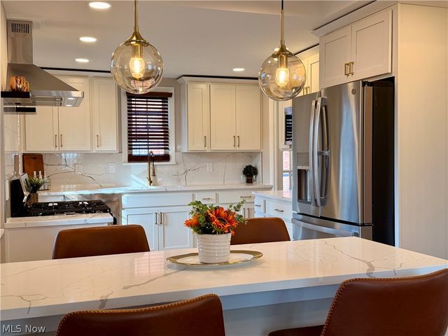 2348 Edgerton Road, University Heights, OH 44118