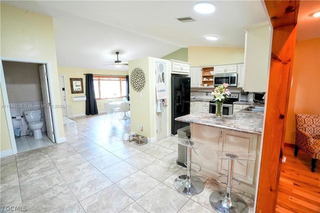 2304 SE 8th TER, Cape Coral, FL 33990