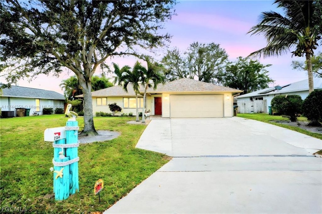 2304 SE 8th TER, Cape Coral, FL 33990