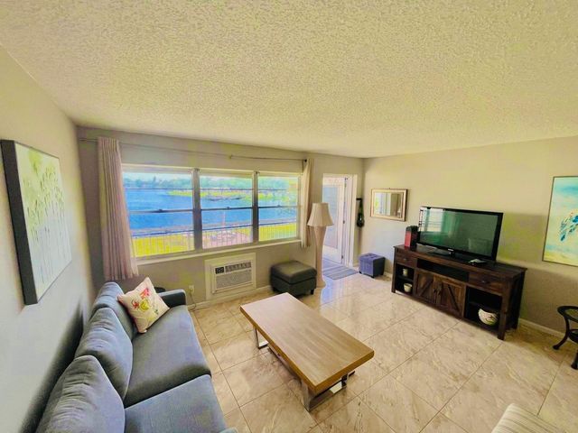 387 Chatham 387, West Palm Beach, FL 33417