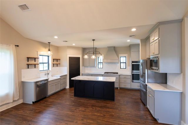 1252 County Road 388, Hallettsville, TX 77964