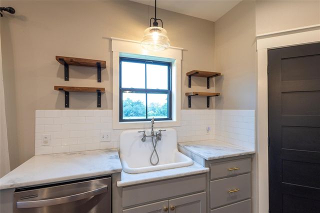1252 County Road 388, Hallettsville, TX 77964