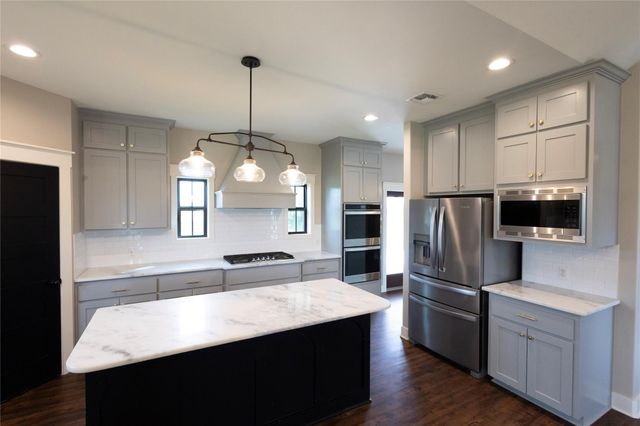 1252 County Road 388, Hallettsville, TX 77964