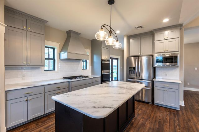 1252 County Road 388, Hallettsville, TX 77964