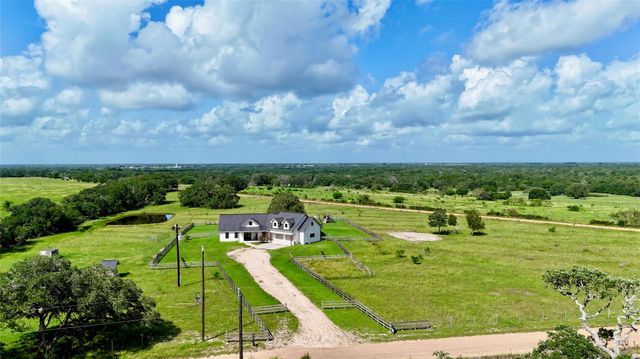 1252 County Road 388, Hallettsville, TX 77964