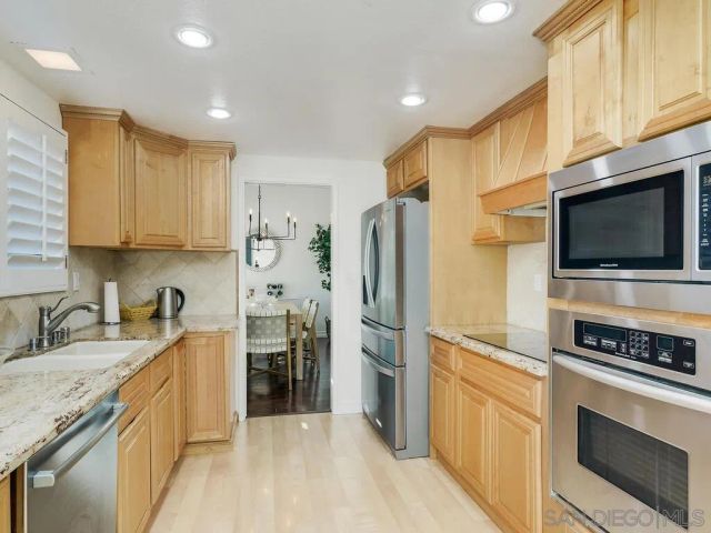 8881 La Cartera St, San Diego, CA 92129