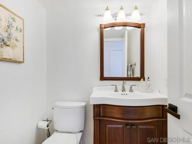 8881 La Cartera St, San Diego, CA 92129