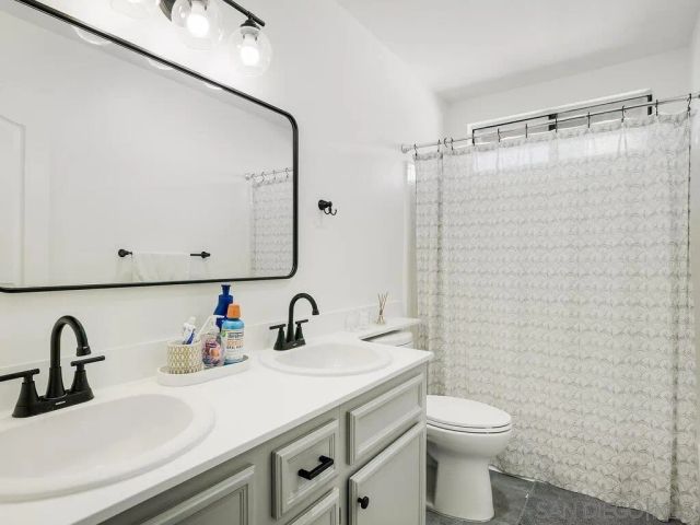 8881 La Cartera St, San Diego, CA 92129