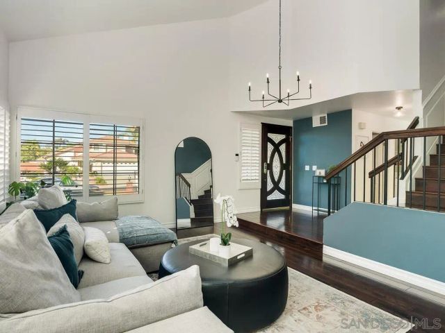 8881 La Cartera St, San Diego, CA 92129