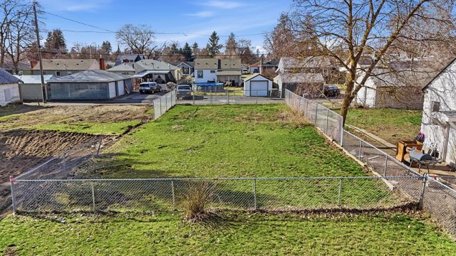 5203 N Lincoln St, Spokane, WA 99205