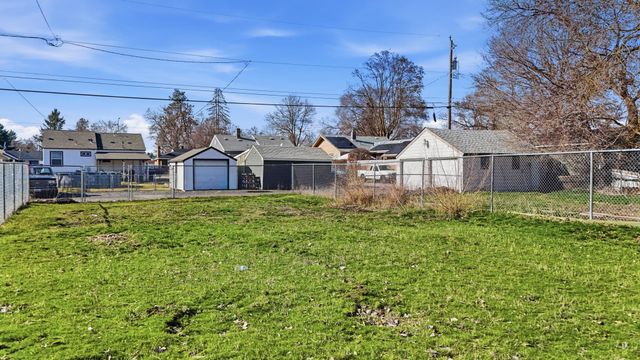 5203 N Lincoln St, Spokane, WA 99205