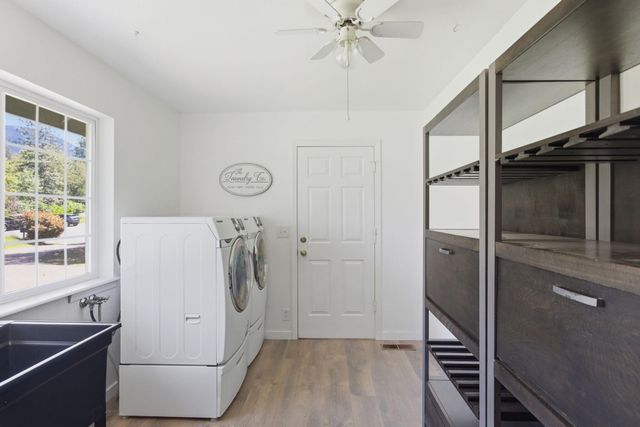 190 Spring Oak Way, Merlin, OR 97532