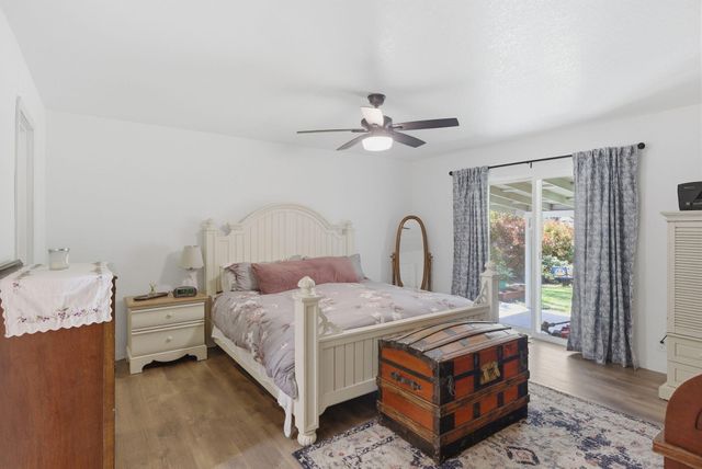 190 Spring Oak Way, Merlin, OR 97532