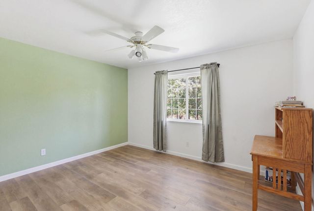 190 Spring Oak Way, Merlin, OR 97532