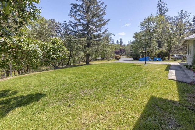 190 Spring Oak Way, Merlin, OR 97532