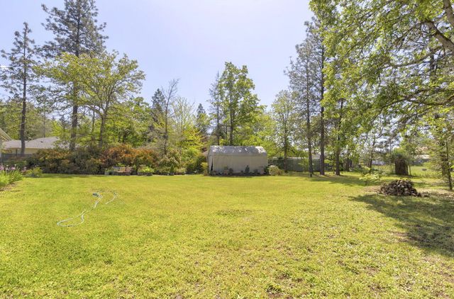 190 Spring Oak Way, Merlin, OR 97532