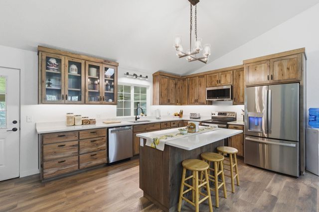 190 Spring Oak Way, Merlin, OR 97532