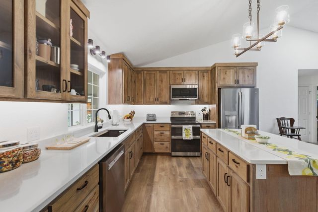 190 Spring Oak Way, Merlin, OR 97532