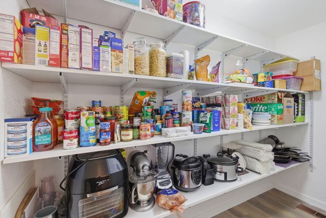 190 Spring Oak Way, Merlin, OR 97532