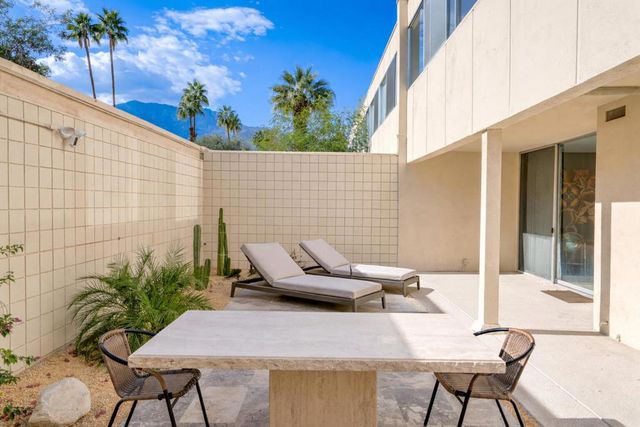 449 Desert Lakes Drive, Palm Springs, CA 92264