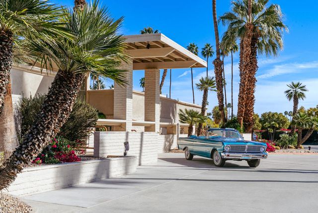 449 Desert Lakes Drive, Palm Springs, CA 92264