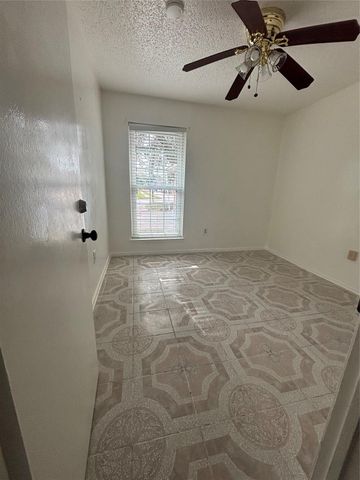 2908 Sandpiper Drive, Baytown, TX 77521