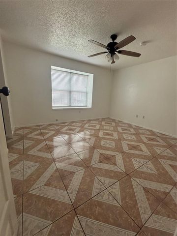 2908 Sandpiper Drive, Baytown, TX 77521