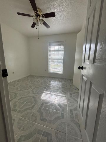 2908 Sandpiper Drive, Baytown, TX 77521