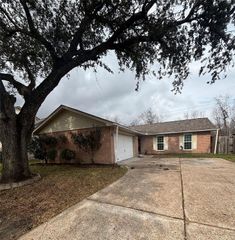 2908 Sandpiper Drive, Baytown, TX 77521