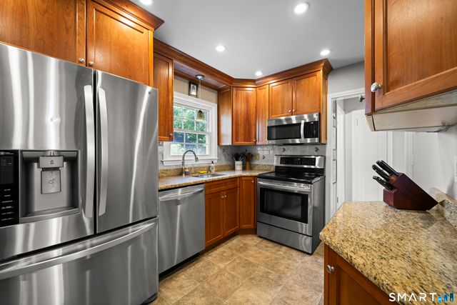 33 Chester Drive, Manchester, CT 06040