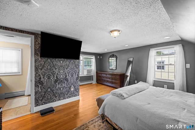 33 Chester Drive, Manchester, CT 06040