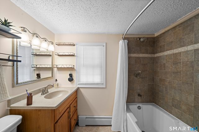 33 Chester Drive, Manchester, CT 06040