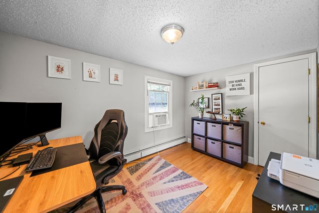 33 Chester Drive, Manchester, CT 06040