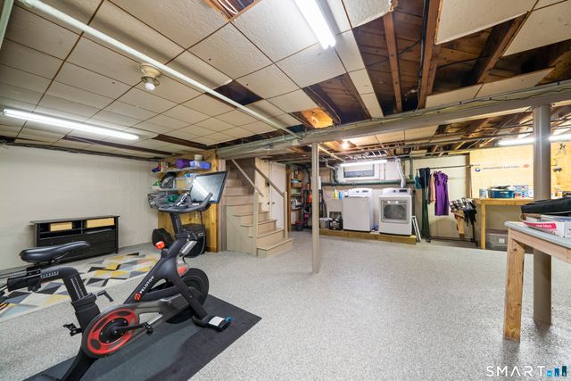 33 Chester Drive, Manchester, CT 06040