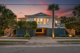 207 Palmetto Boulevard, Edisto Island, SC 29438