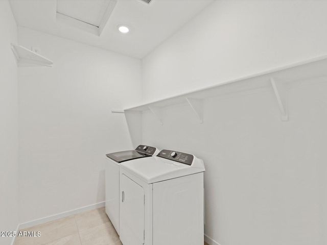 15900 W COTTONTAIL Lane, Surprise, AZ 85387