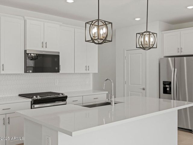 15900 W COTTONTAIL Lane, Surprise, AZ 85387