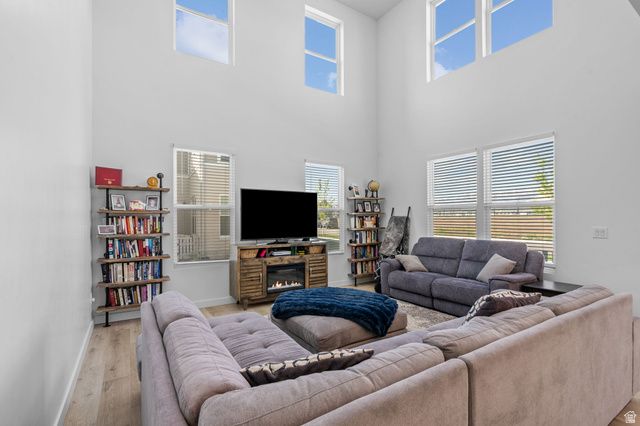 10499 S LIV WAY, South Jordan, UT 84009