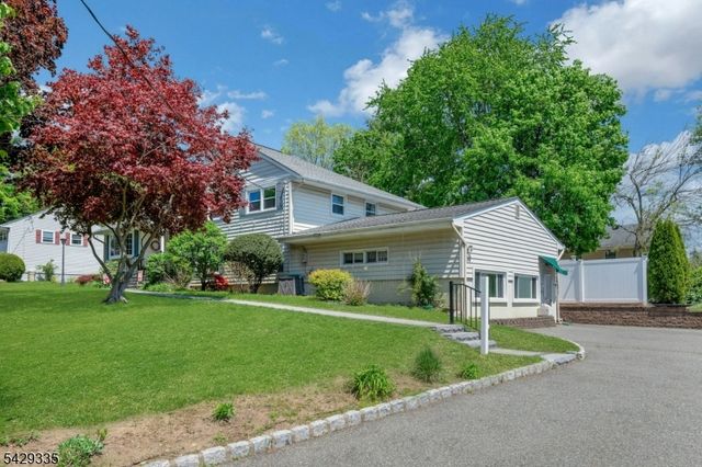 15 Maxine Dr, Morris Twp., NJ 07960