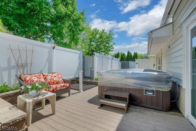 15 Maxine Dr, Morris Twp., NJ 07960
