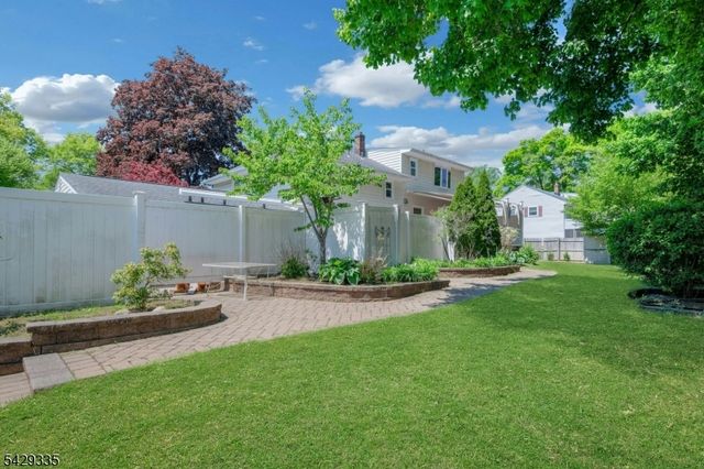 15 Maxine Dr, Morris Twp., NJ 07960