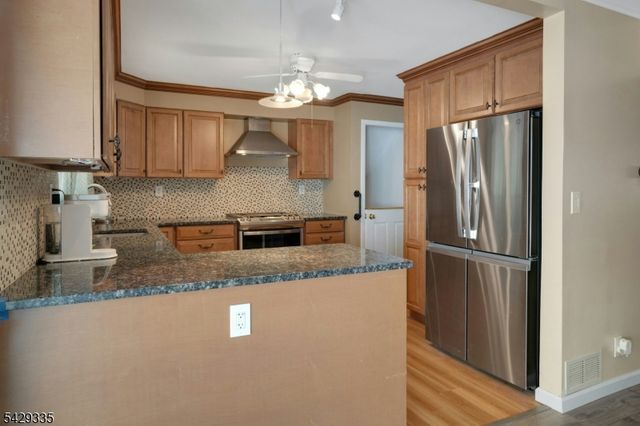 15 Maxine Dr, Morris Twp., NJ 07960