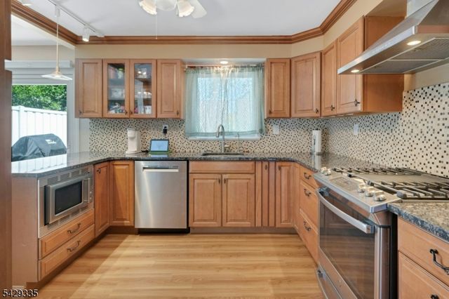 15 Maxine Dr, Morris Twp., NJ 07960