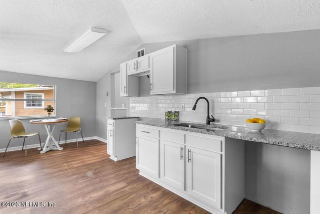 2770 COLLEGE Street B, Jacksonville, FL 32205