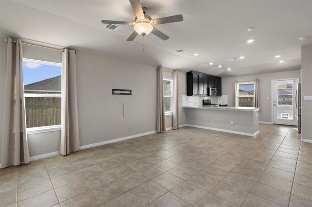 213 Wild Spur LN, Liberty Hill, TX 78642