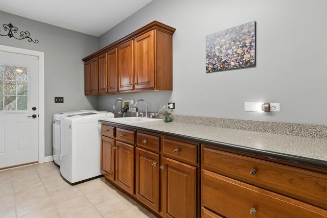 2321 Courtland Court, Aurora, IL 60502