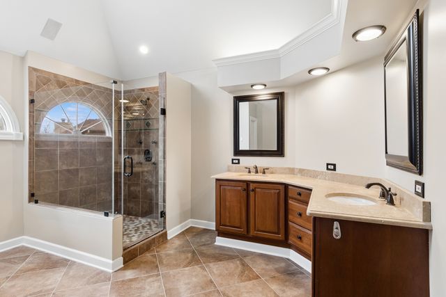 2321 Courtland Court, Aurora, IL 60502